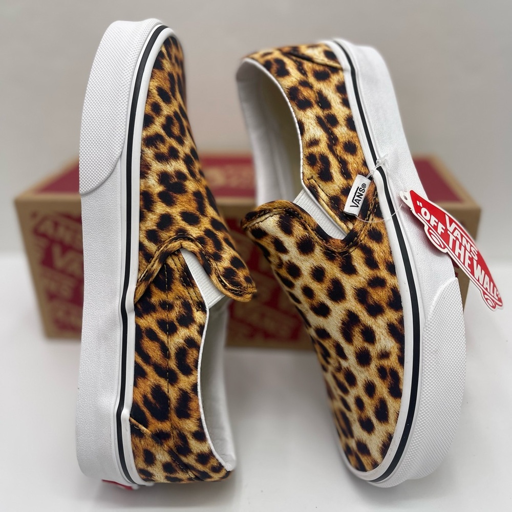 Vans WMNS Slip-On Shoes Classic
(Leopard print) Black/True white
VN0A5AO8316 - Picture 13 of 16